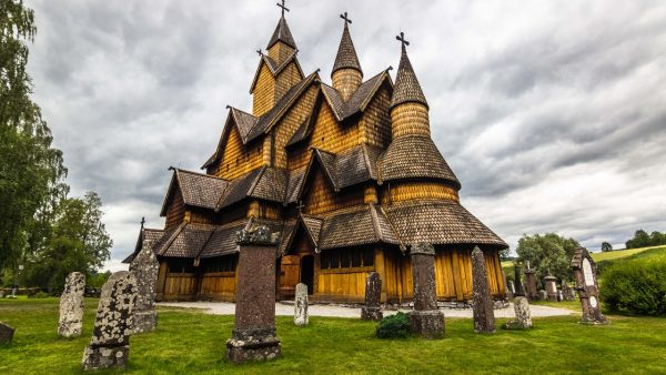 أقدم الكنائس النرويجية