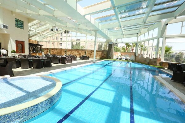 المسبح فندق برستول عمان