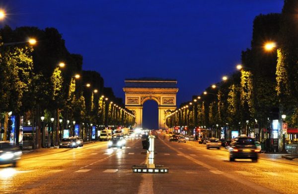 شارع الشانزليزية باريس
