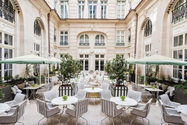جلسات رومنسية في فنادق باريس