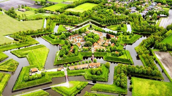 الحدائق في جيثورن هولندا