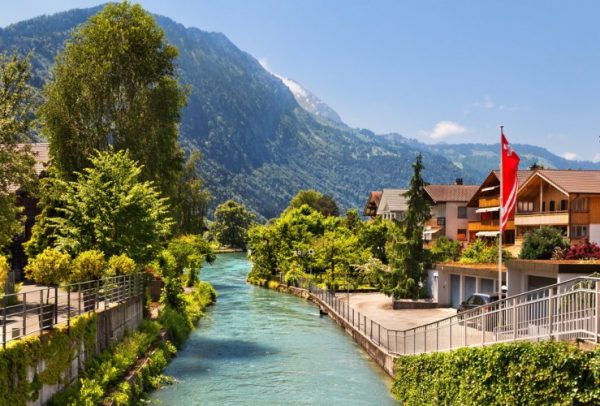 القرى السويسرية