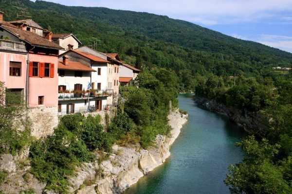 عجائب الطبيعة في سلوفينيا نهر الزمرد