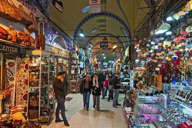 سوق محمود باشا اسطنبول.