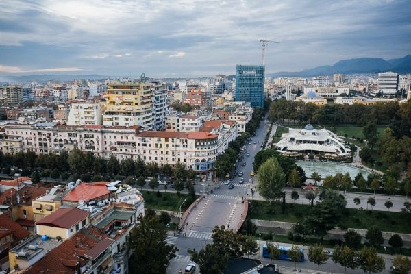 الإقامة فى ألبانيا عن طريق الإستثمار
