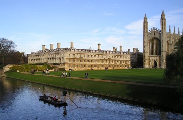 جامعة كامبريدج الجامعات الموصى بها في بريطانيا
