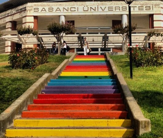 منح جامعة sabanci