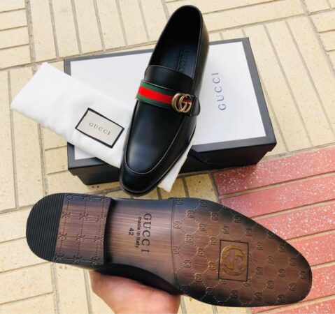 العلامة التجارية غوتشي الإيطالية فى استيراد احذية من ايطاليا