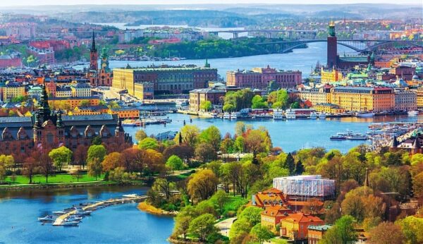 كم تكلفة السفر الى السويد؟