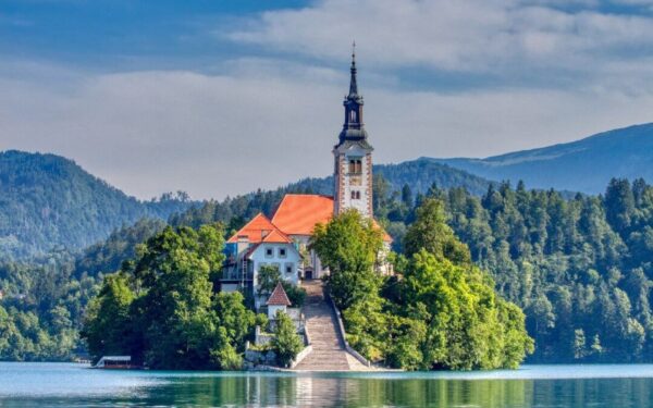 كم تكلفة السفر الى سلوفينيا؟