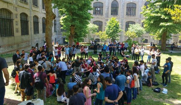 تجمع الطلبة في تركيا جامعة مرمرة