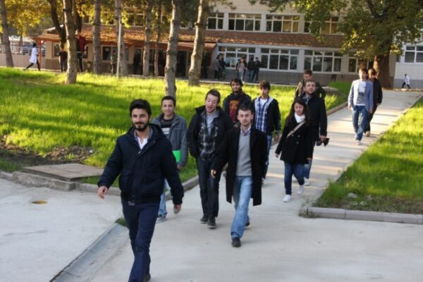جامعة اماسيا تجمع الطلبة