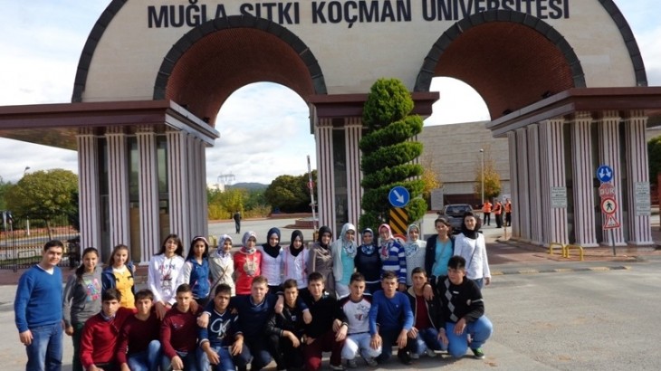 جامعة موغلا تجمع الطلبة في تركيا