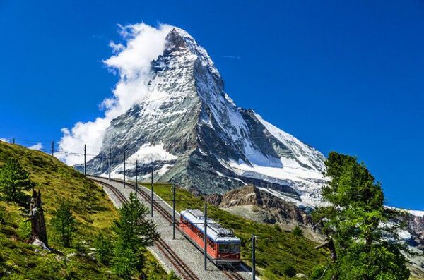 كم تكلفة السفر الى سويسرا لشخصين لمدة 10 ايام ؟