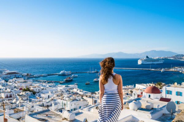 السياحة في جزيرة سانتوريني اليونانية