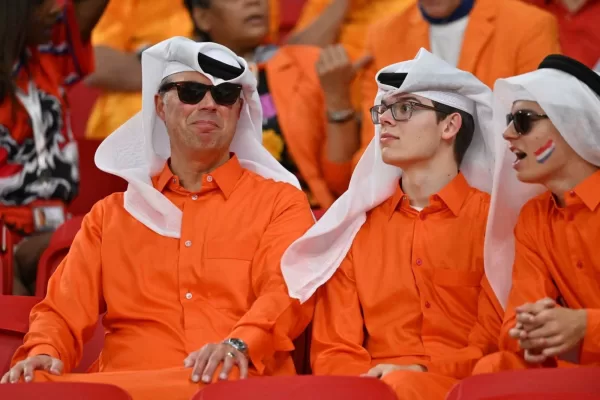عادات وتقاليد ارتداء الزي البرتقالي فى هولندا