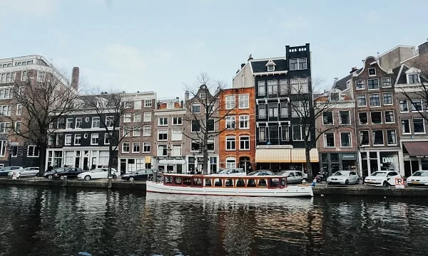 ايجابيات السفر إلى هولندا للعمل